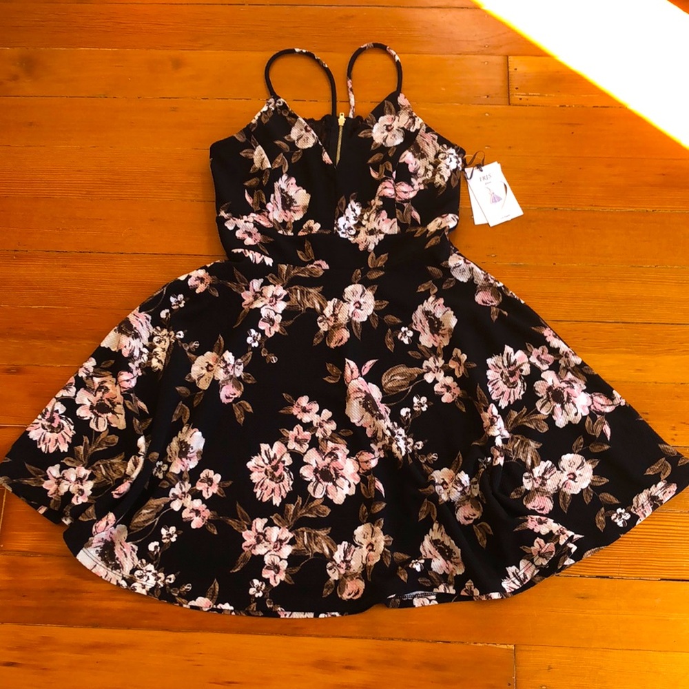NWT! 🔥 Iris Skater Floral Dress in Medium